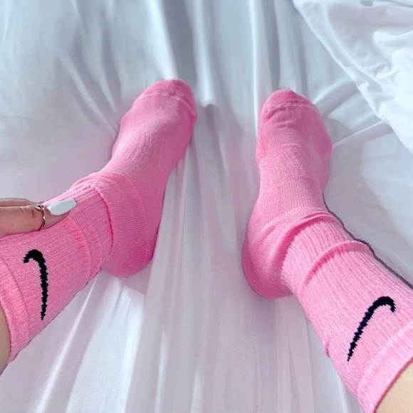 RESTOCK **COPY - 3PACK ALL PINKS 🌸🍬NIKE SOCKS - Picture 2 of 7